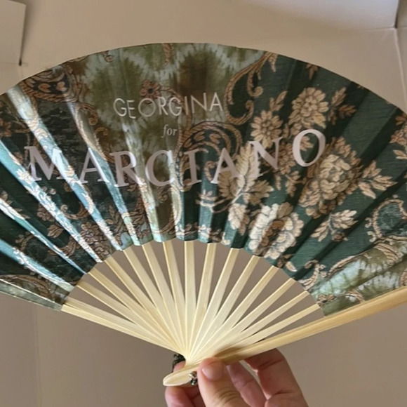 Guess Georgina Marciano folding fan - Picture 5 of 5